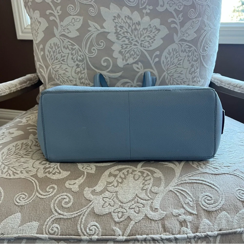 Elegant Blue Leather Tote Bag - Picture 6 of 13